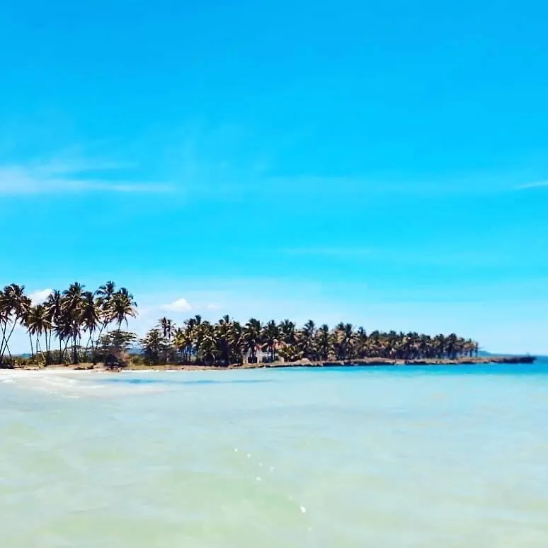 Baoba Breeze Bed & Breakfast- Beachfront Paradise Cabrera