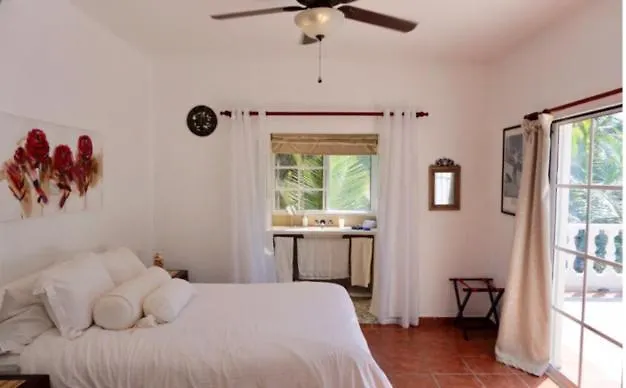 Baoba Breeze Bed & Breakfast- Beachfront Paradise Cabrera