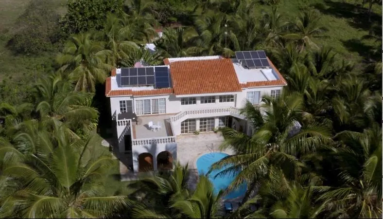 Baoba Breeze Bed & Breakfast- Beachfront Paradise Cabrera