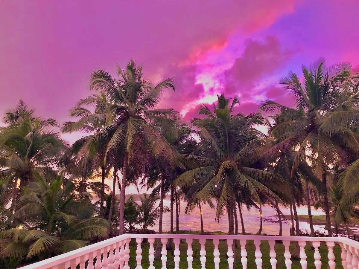 Baoba Breeze Bed & Breakfast- Beachfront Paradise Cabrera